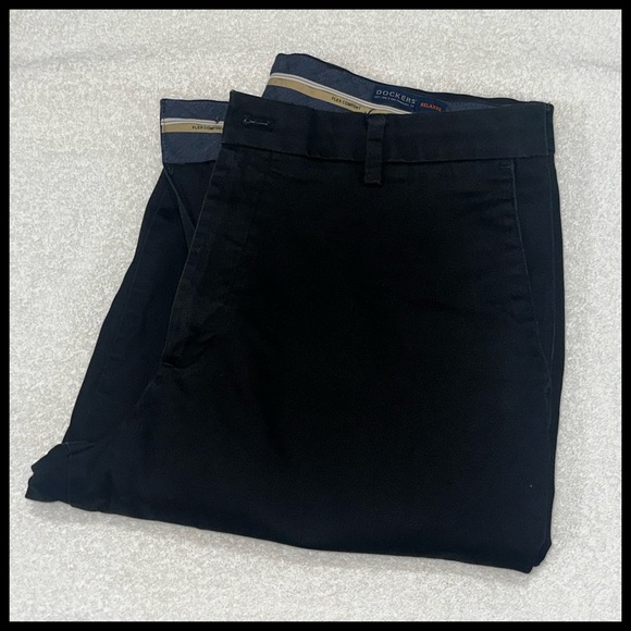 Dockers 🖤⚓️ Mens, Black, Khaki, Relaxed Fit, Wrinkle Free, 4 Pockets, Comfy ✌🏼 - Picture 3 of 16
